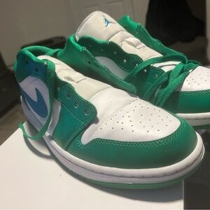 Women’s size 11 air Jordan 1 low